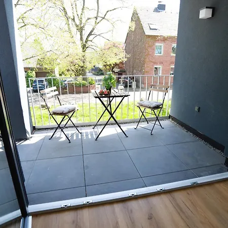 London Apartment Erfstadt: Family & Business Haven near Cologne Erftstadt Exterior photo