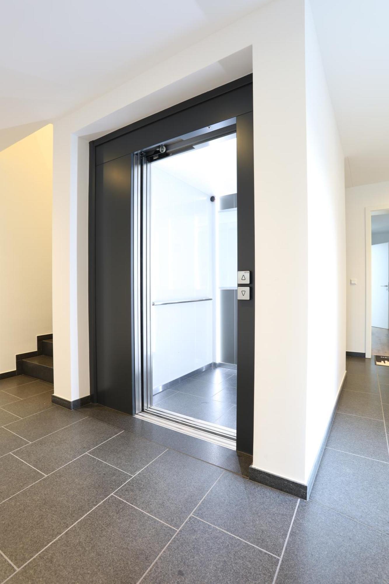 London Erfstadt: Family & Business Haven Near Cologne Apartment *
